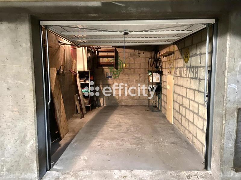 Parking / Garage - 13 m²