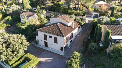 Maison - 207 m² - 5 pièces