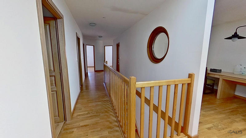 Maison - 168 m² - 7 pièces