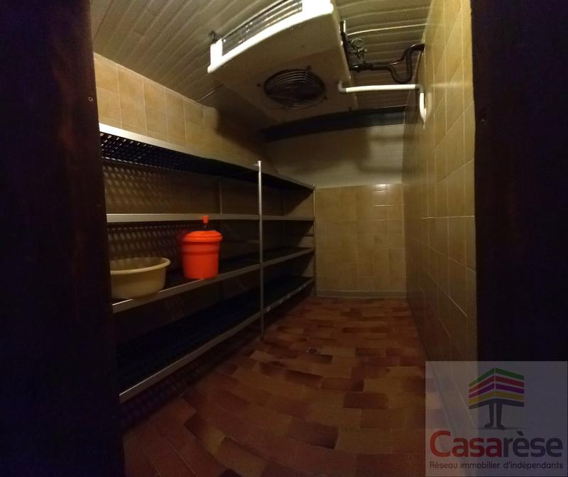 Maison - 242 m² - 9 pièces