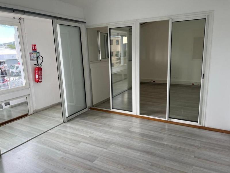 Bureau - 320 m² - 8 pièces