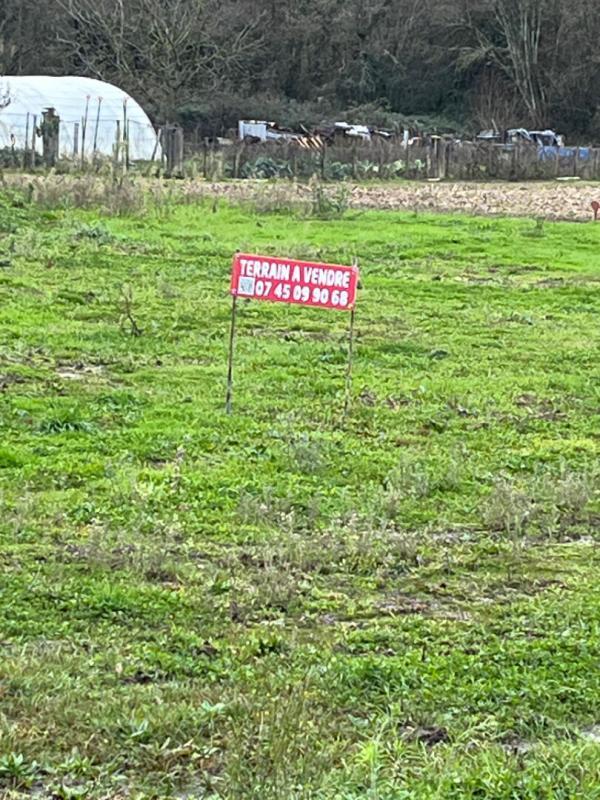 Terrain constructible - 1 080 m²