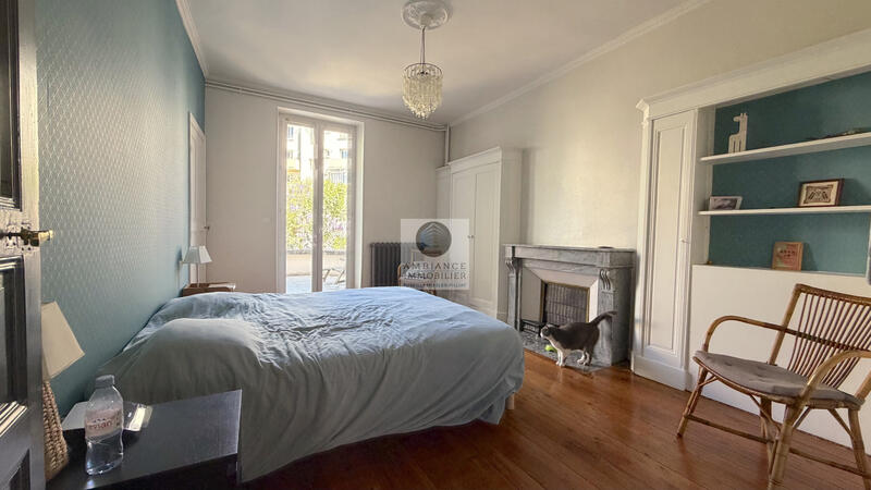 Maison - 303 m² - 10 pièces