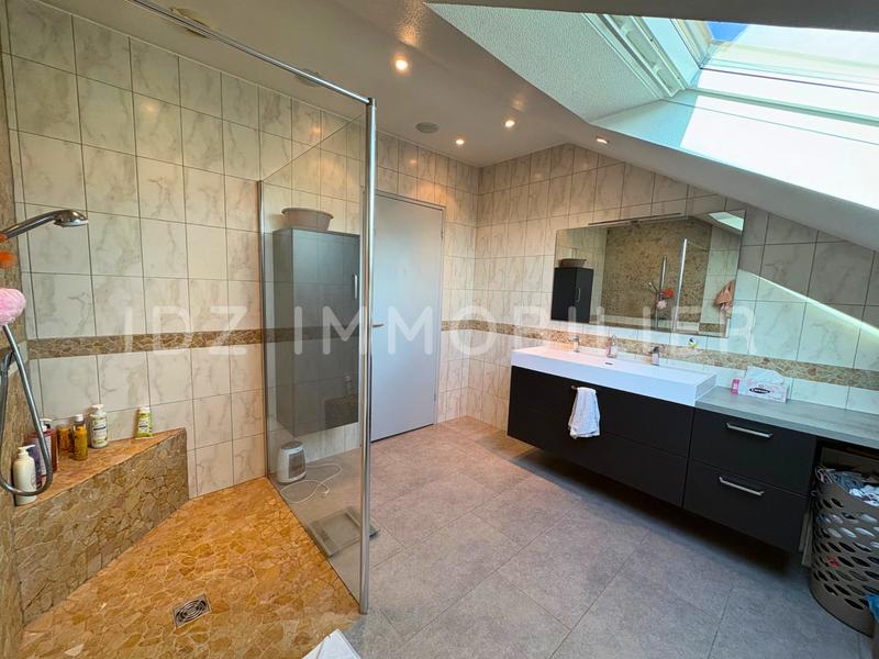 Maison - 95 m² - 5 pièces