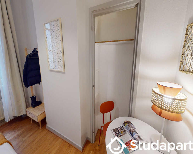 Chambre - 75 m² - 1 pièce