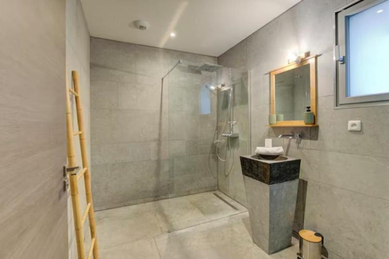 Maison - 280 m² - 7 pièces