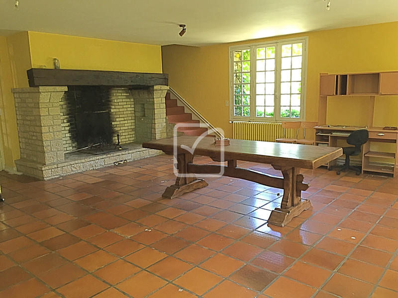 Propriété - 1 200 m² - 39 pièces