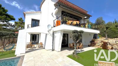 Maison - 205 m² - 7 pièces