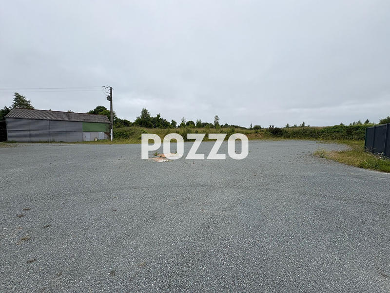 Local d'activité / Entrepôt - 1 700 m² - 5 pièces