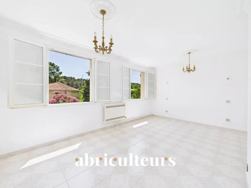 Maison - 94 m² - 5 pièces