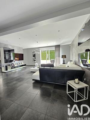 Maison - 210 m² - 5 pièces