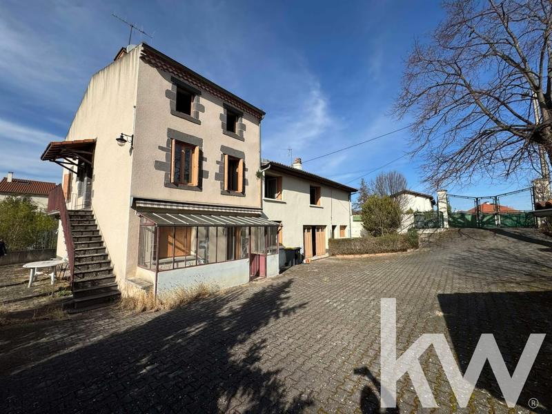 Maison - 268 m² - 9 pièces