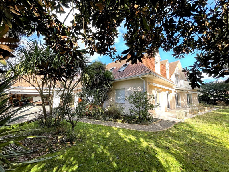 Maison - 170 m² - 5 pièces