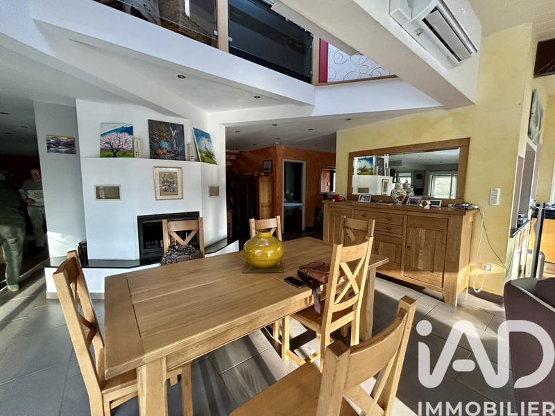 Maison - 240 m² - 8 pièces