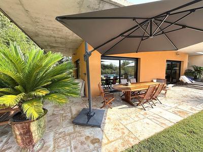 Villa - 200 m² - 5 pièces