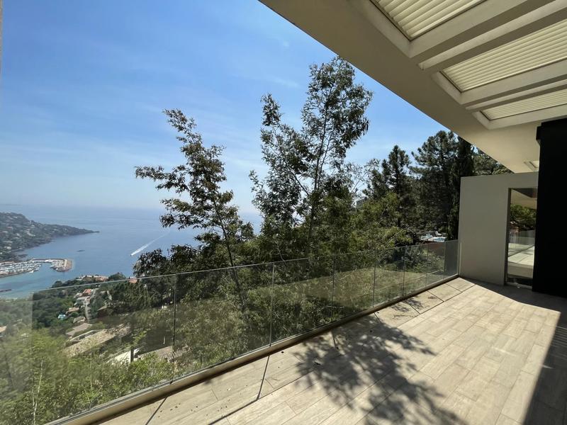 Villa - 1 475 m² - 9 pièces