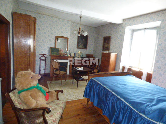 Maison - 330 m² - 12 pièces