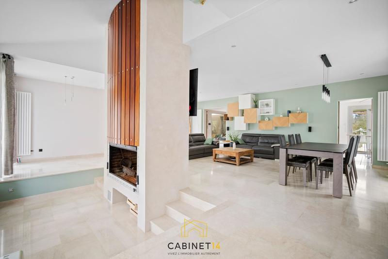 Maison - 328 m² - 8 pièces