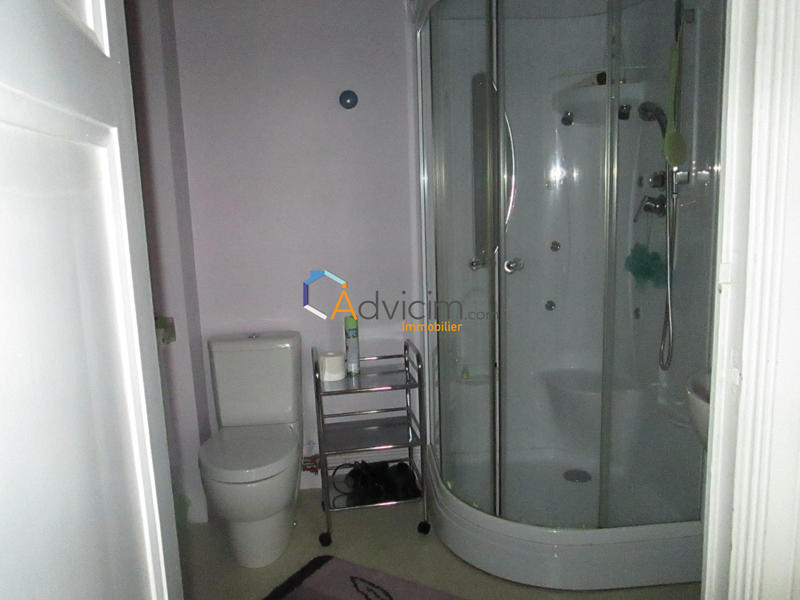 Maison - 260 m² - 9 pièces