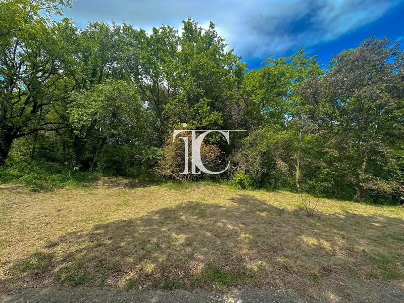 Terrain constructible - 1 040 m²