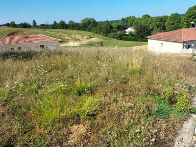 Terrain constructible - 748 m²