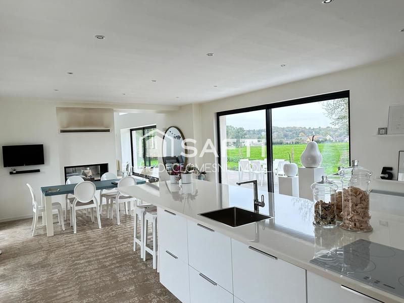 Maison - 400 m² - 12 pièces