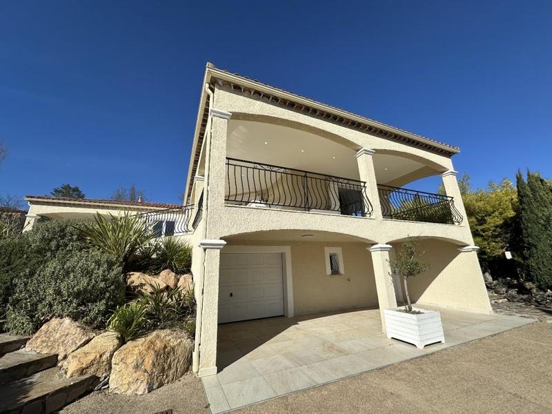 Villa - 212 m² - 6 pièces