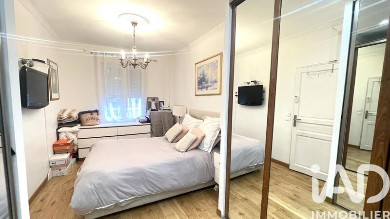 Maison - 201 m² - 7 pièces