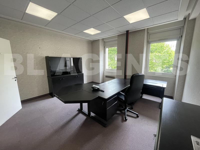 Entrepôt - 163 m² - 8 pièces