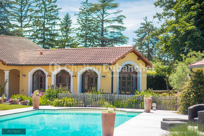 Demeure - 393 m² - 13 pièces