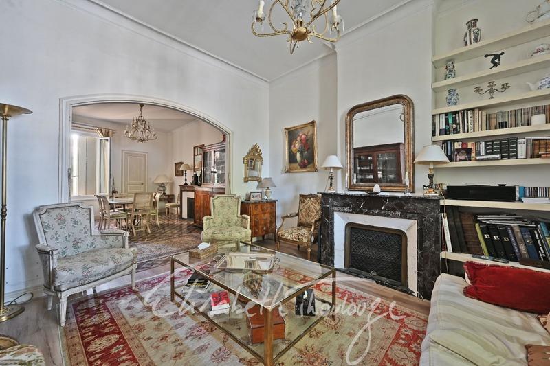 Maison - 330 m² - 12 pièces