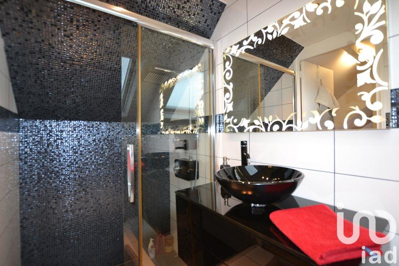 Maison - 181 m² - 8 pièces