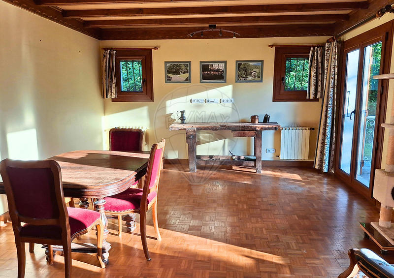 Maison - 236 m² - 10 pièces