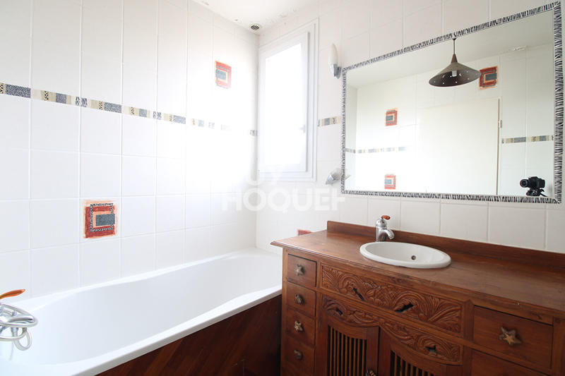 Maison - 202 m² - 7 pièces