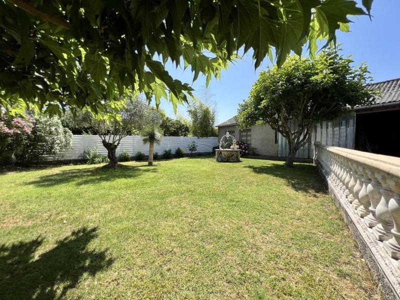 Maison - 210 m² - 8 pièces