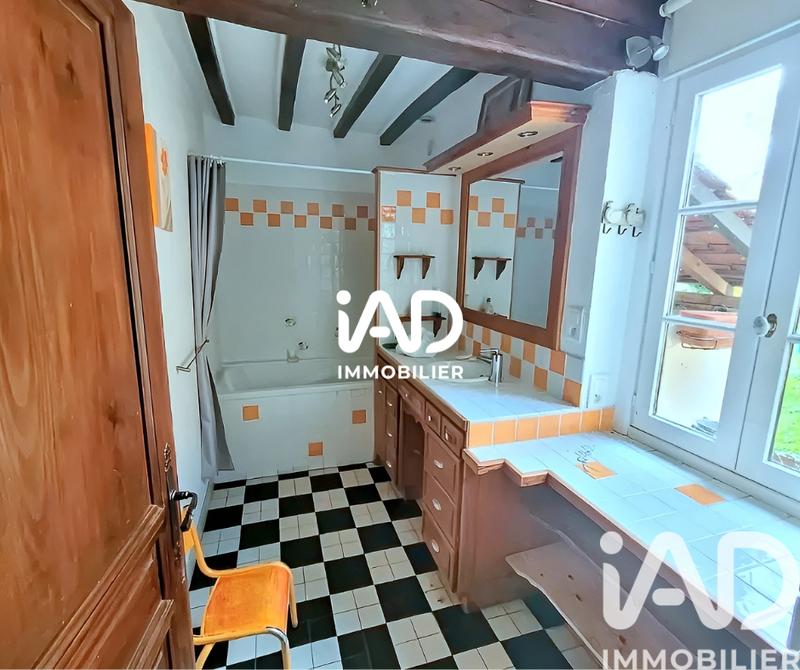 Maison - 239 m² - 10 pièces