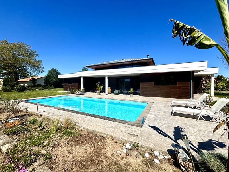 Maison - 250 m² - 5 pièces