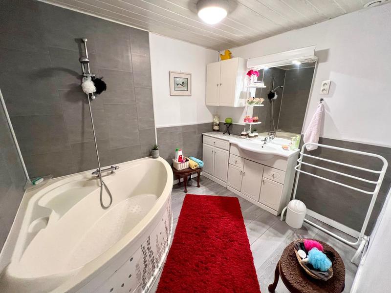 Maison - 168 m² - 8 pièces