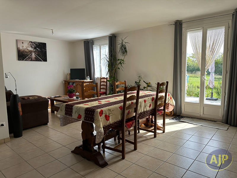 Maison - 99 m² - 5 pièces