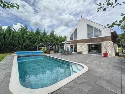 Maison - 180 m² - 5 pièces