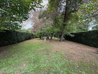 Maison - 239 m² - 8 pièces