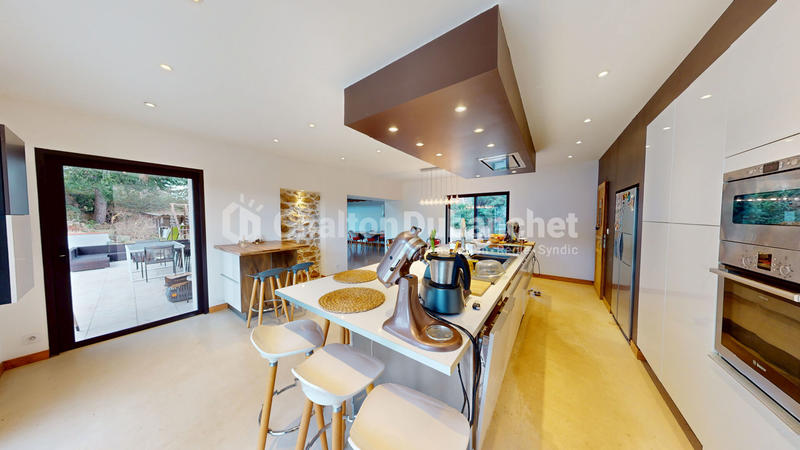 Maison - 213 m² - 7 pièces