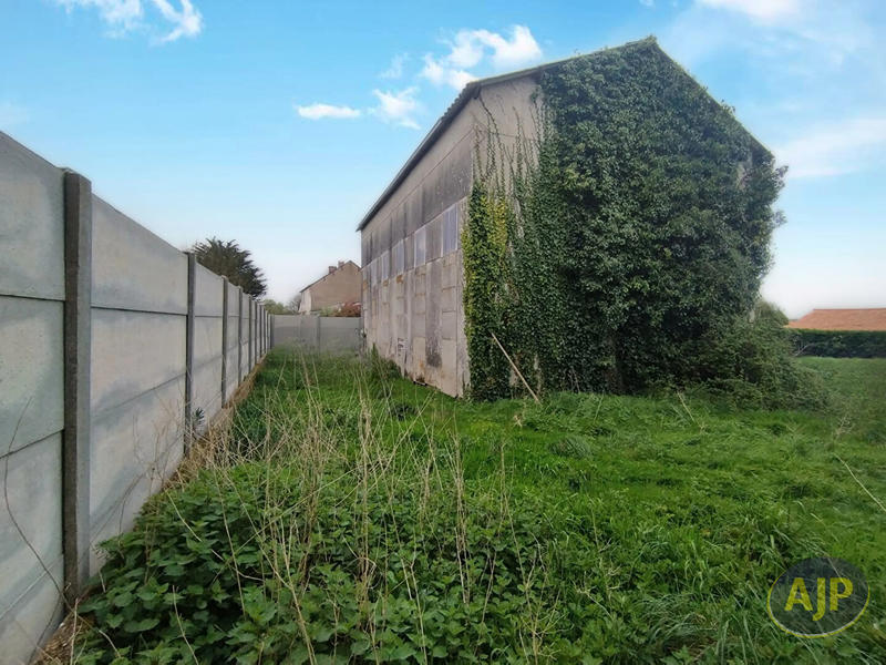 Maison - 600 m² - 3 pièces