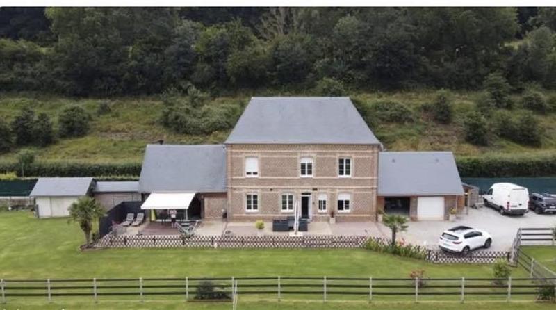 Maison - 213 m² - 8 pièces