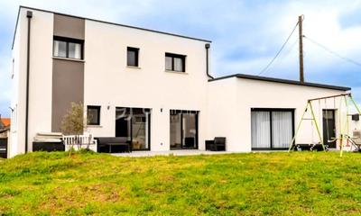 Maison - 142 m² - 8 pièces