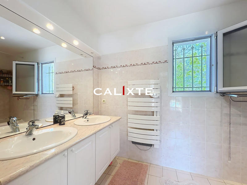 Villa - 215 m² - 5 pièces