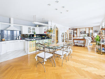 Appartement - 131 m² - 4 pièces