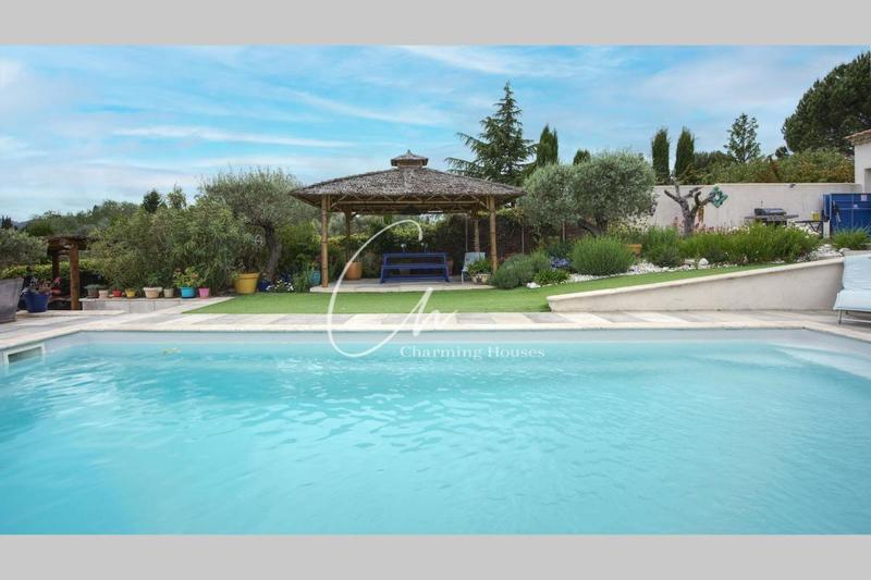 Maison - 204 m² - 5 pièces