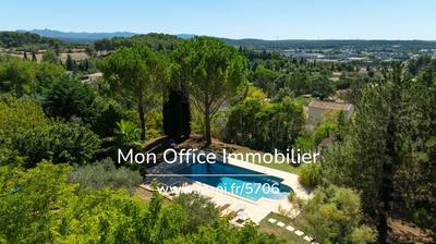 Villa - 220 m² - 7 pièces