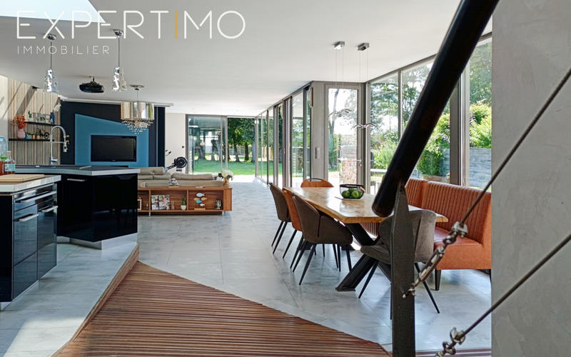 Maison - 234 m² - 6 pièces